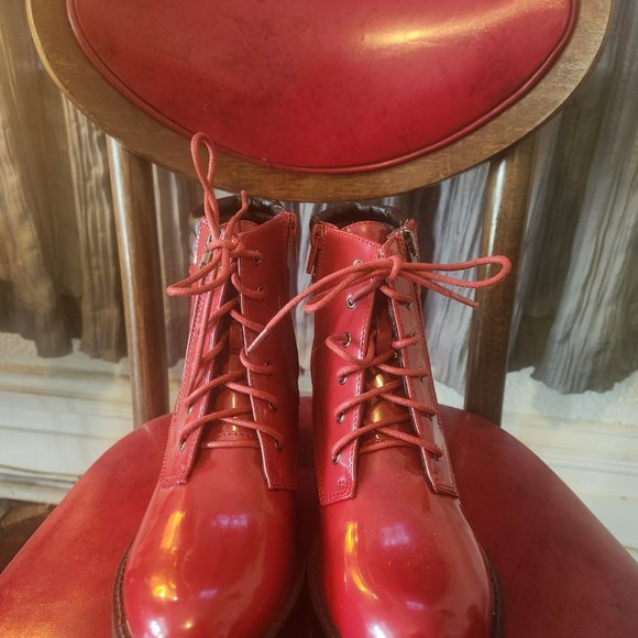 red combat boots with black heel - Picture 3 of 6